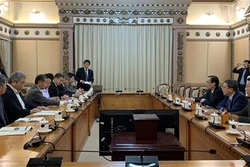 胡志明市领导会见日本熊本县八代市市长中村宽一行