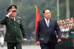 泰国副总理兼国防部部长巴维·翁素万访问越南