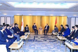 越南政府总理阮春福会见日越友好议员联盟主席