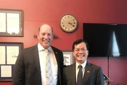 越南驻美国大使与美国共和党众议员泰德·游贺通电话