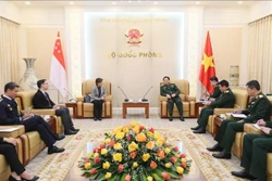 越南国防部长吴春历大将会见新加坡驻越大使