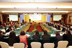 着力改善民生 提高公共服务水平 鼓励妇女积极参与劳务市场