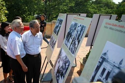“河内：1954年10月的回忆”展览会在河内举行 庆祝首都解放64周年 