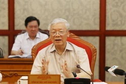 阮富仲主持召开中央政治局会议