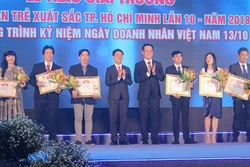 胡志明市17名优秀青年企业家获表彰