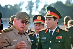 加强越南与古巴两党、两国政府和武装力量的合作