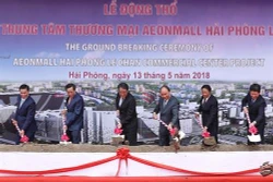 越南政府总理阮春福视察海防市部分重大经济社会工程
