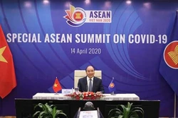 越南政府总理阮春福在东盟抗击新冠肺炎疫情特别峰会上致开幕词