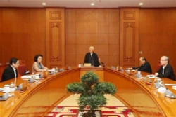 越共中央总书记、国家主席阮富仲主持越共十三大人事工作小组会议