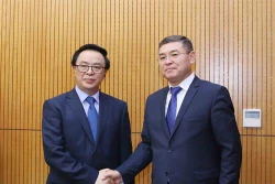 哈萨克斯坦“祖国之光党”代表团对越南进行工作访问