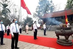 国祖雒龙君忌日祭拜仪式和国母瓯姬上香仪式在富寿省举行
