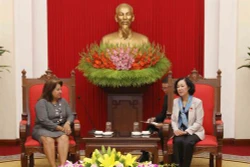 越共中央民运部部长会见古巴全国妇女联合会代表团