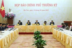 政府例行新闻发布会：为企业创造一切便利条件