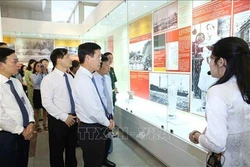 “胡志明主席——肖像素描”专题展在河内举行