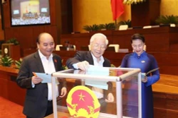 国会第六次会议对48名领导投信任票