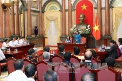 国家副主席邓氏玉盛会见西北地区各少数民族先进模范代表人士代表团