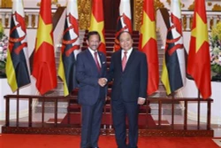 越南政府总理阮春福会见文莱苏丹