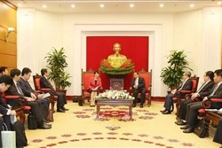 越共中央组织部部长范明正会见日本内阁总务大臣高市早苗