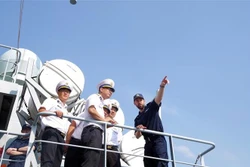 越南海军与英国皇家海军举行联合演习