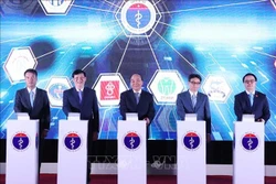 阮春福总理出席远程医疗服务系统启动仪式