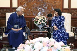 越南国家代主席邓氏玉盛会见日本里千家第十五代掌门人
