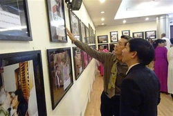 越古友好团结情谊图片展开幕