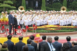 阮富仲举行仪式欢迎古巴国务委员会主席兼部长会议主席到访
