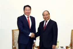 政府总理阮春福会见韩国SK集团董事长崔泰源