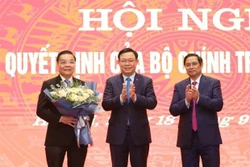 越共中央政治局任命朱玉英同志为河内市委副书记