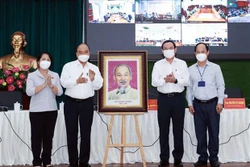 越南国家主席阮春福在胡志明市开展接待选民活动