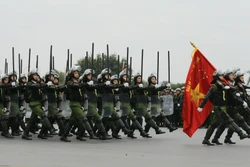 越共十三大安保出征仪式暨安保应急处突演练今日在河内举行