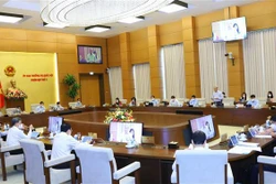 越南第十五届国会常委会第三次会议：为受疫情影响的企业和民众减免税收，助力克服困难