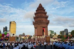 越南党和国家领导人致电柬埔寨领导人庆祝国庆