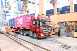 海防市新武港口集装箱吞吐量首次突破100万标箱