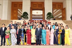 越南政府总理阮春福会见武阿丁助学基金会代表