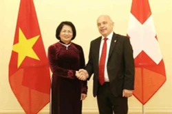 越南国家副主席邓氏玉盛会见瑞士总统乌利·毛雷尔