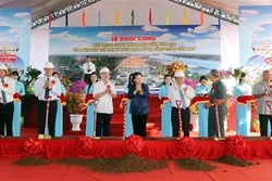 越南国会主席阮氏金银出席芹苴弯弓路历史遗迹区保护项目开工仪式