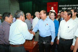 越南政府总理阮春福会见海防市水原县选民
