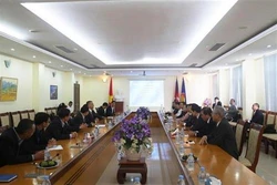 柬埔寨领导高度评价胡志明市的发展水平