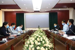 海防港就TIANJIN HIGHWAY号滚装集装箱船卸船方案召开紧急会议