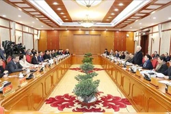 越共中央政治局同海防市委常务委员会举行工作会议