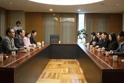 越韩加强职业教育和新闻传播经验交流