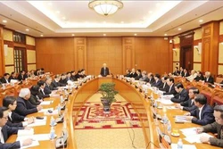 阮富仲主持召开越共十三大文件起草小组第一次会议