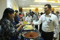 东盟美食义卖活动在印度尼西亚举行
