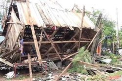 越南多地遭遇雷暴：暴雨闪电来袭 致10人伤亡 财产损失严重