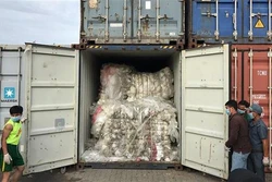 柬埔寨把83个塑料垃圾集装箱退回美国和加拿大