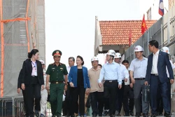 越南国会主席阮氏金银到老挝国会大厦施工现场视察督导