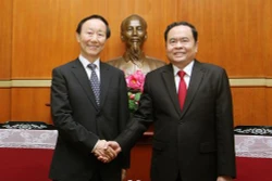 联手培育越中两国人民的友谊之情 