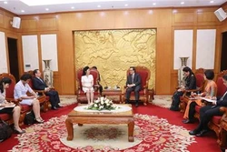 越共中央对外部部长黄平君会见朝鲜社会主义妇女同盟代表团