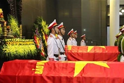 越共中央公安党委、公安部为在同心乡执行任务时牺牲的三名公安烈士隆重举行葬礼仪式